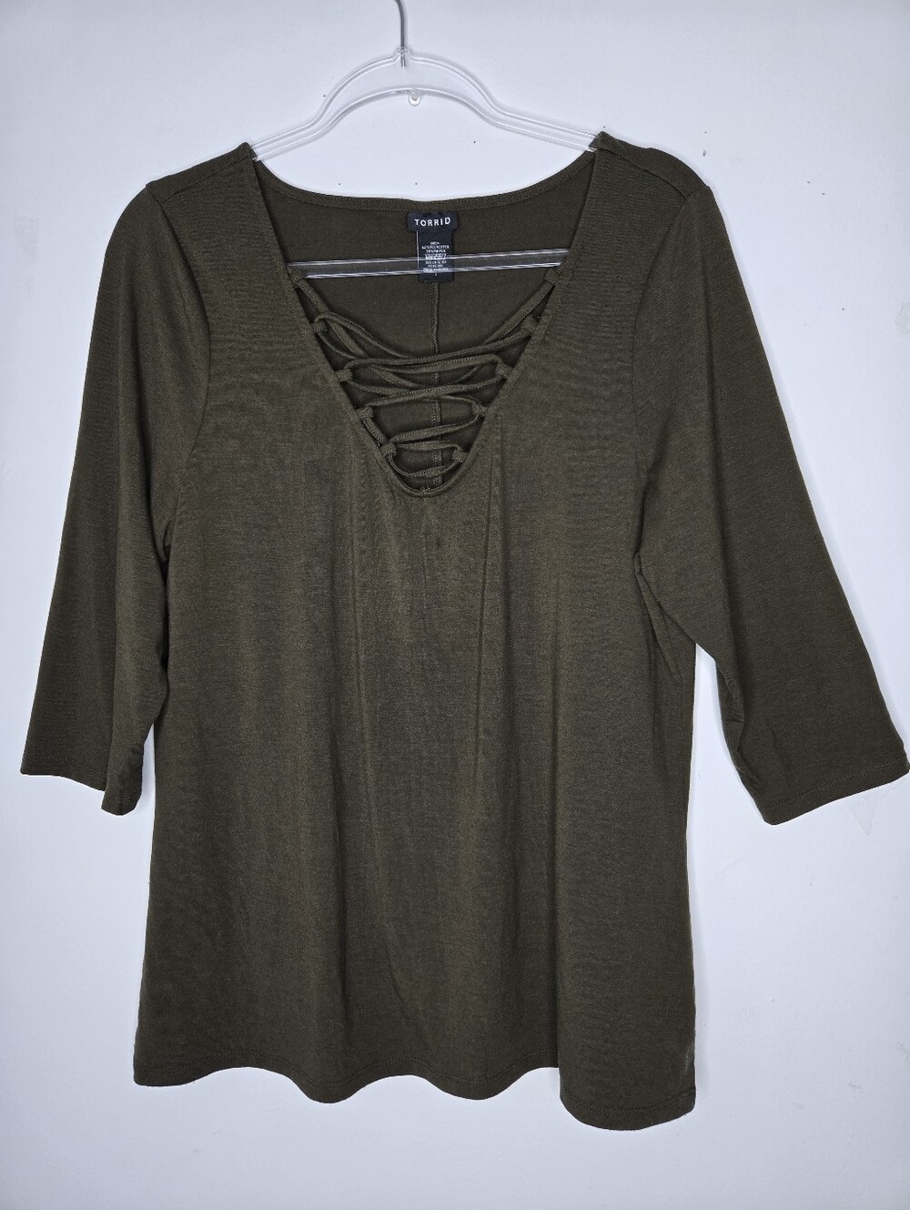 Torrid Criss Cross Front Top Size 1X Army Green Stretch Knit Neutral 3/4 Sleeve